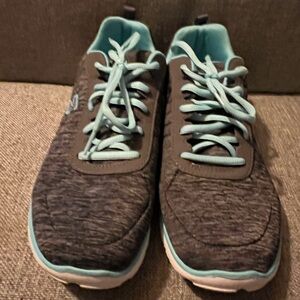 Women’s Skechers Tennis Shoes Size 10 Good/Great Condition